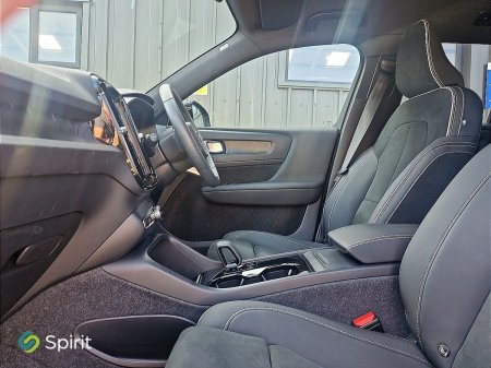 2025 Volvo XC40 - photo 3