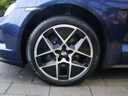 2026 Porsche Taycan - photo 11
