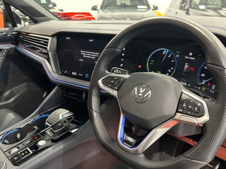 2025 Volkswagen Touareg - photo 14