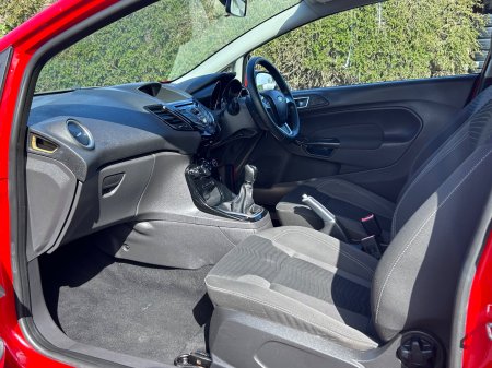 2014 Ford Fiesta - photo 16
