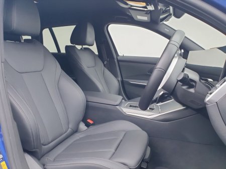 2025 BMW 3-Series - photo 12