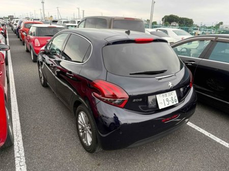 2018 Peugeot 208 - photo 2