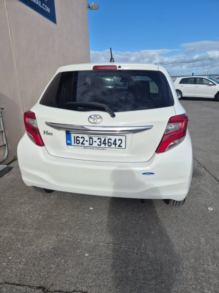 2016 Toyota Vitz - photo 5