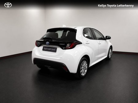 2022 Toyota Yaris - photo 2