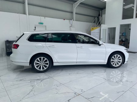 2019 Volkswagen Passat - photo 3