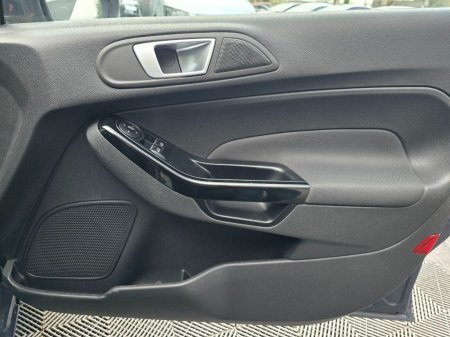 2015 Ford Fiesta - photo 19