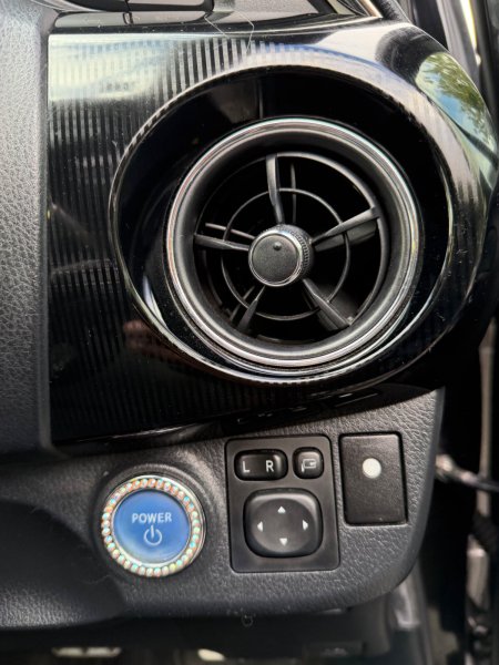2017 Toyota Vitz - photo 11