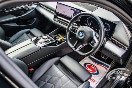 2025 BMW 5-Series - photo 20