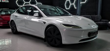 2025 Tesla Model 3 - photo 2