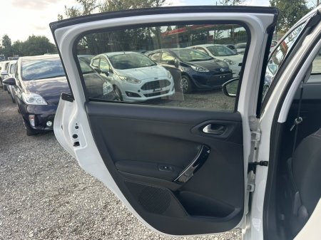 2017 Peugeot 208 - photo 13