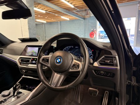 2022 BMW 3-Series - photo 11