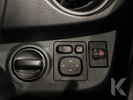 2019 Toyota Vitz - photo 19