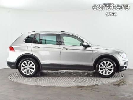 2020 Volkswagen Tiguan - photo 2