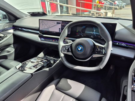 2025 BMW i5 - photo 13