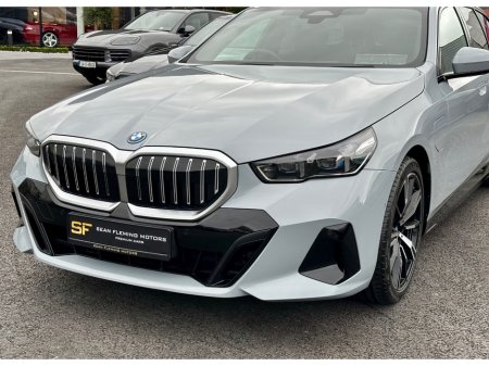 2026 BMW 5-Series - photo 3