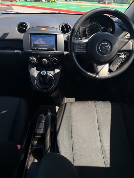 2012 Mazda Demio - photo 11