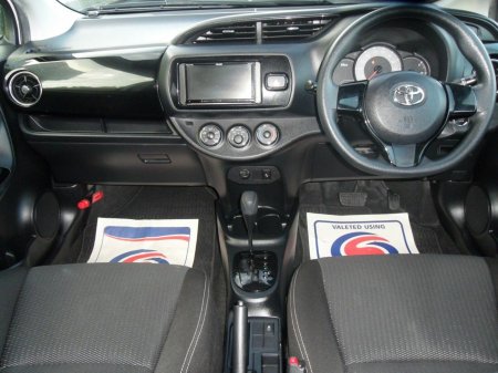 2019 Toyota Vitz - photo 6