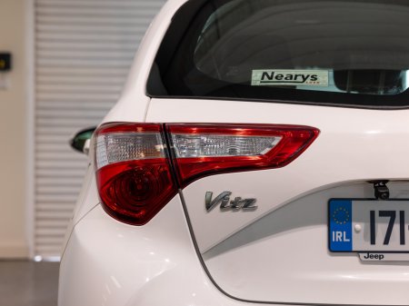 2017 Toyota Vitz - photo 10