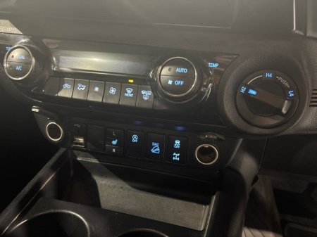 2023 Toyota Hilux 2.8 GR SPORT 4DR A AUTO €41,420 thumbnail