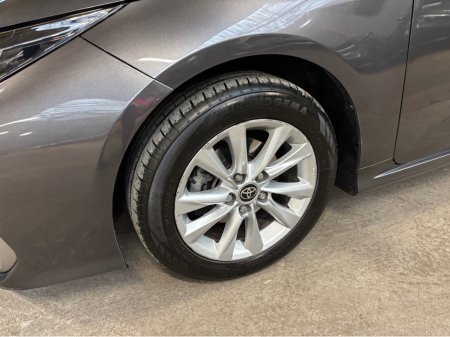 2023 Toyota Corolla LUNA SALOON 4DR AUTO €22,499 thumbnail