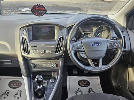 2017 Ford Focus - thumbnail 18