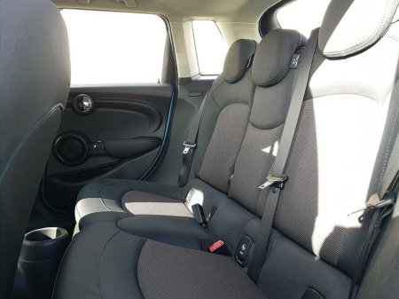 2017 MINI Hatch D €12,995 thumbnail