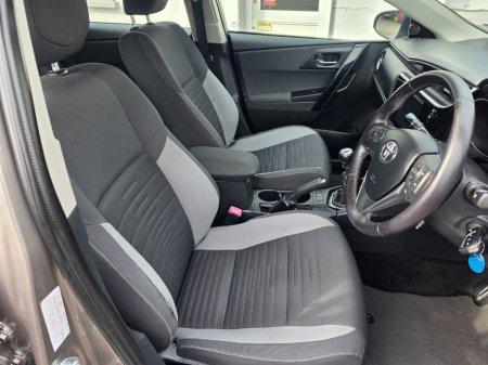 2016 Toyota Auris - thumbnail 12