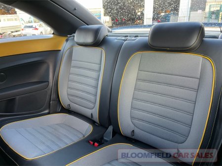 2016 Volkswagen Beetle DUNE EDITION , AUTO // PRISTINE €15,950 thumbnail