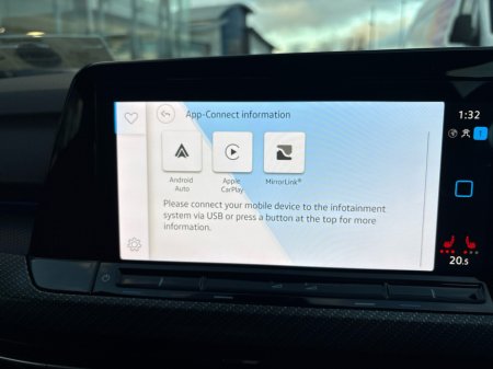 2023 Volkswagen Golf R-LINE 1.5 TSI MHEV 1 130HP €29,950 thumbnail