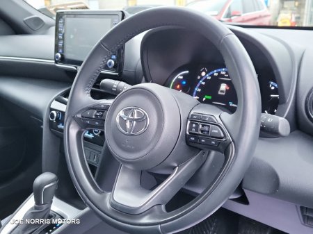 2023 Toyota Yaris CR CROSS LUNA SPORT 4DR AUTO €27,945 thumbnail