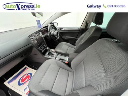 2019 Volkswagen Golf - photo 2