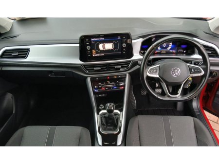 2024 Volkswagen T-Roc LIFE 2.0 TDI 116HP *APP CONNECT, ADAPTIVCE CRUISE CONTRO, BLUETOOTH* €31,495 thumbnail