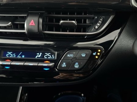 2023 Toyota C-HR Sport Hybrid €29,950 thumbnail