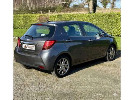 2015 Toyota Yaris - thumbnail 4