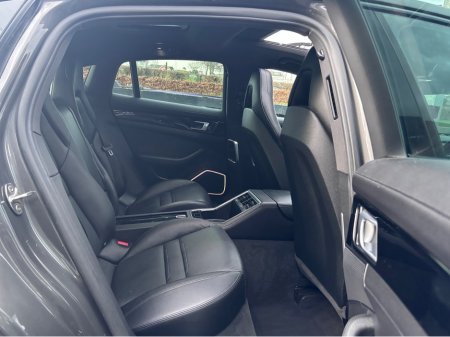 2017 Porsche Panamera - thumbnail 5