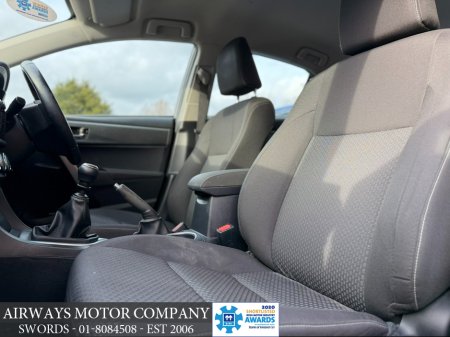 2016 Toyota Corolla - thumbnail 15