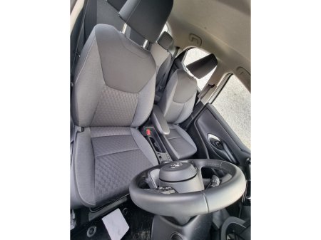 2024 Toyota Yaris - thumbnail 30