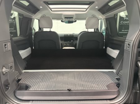 2025 Land Rover Defender - thumbnail 9