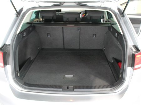 2019 Volkswagen Passat - thumbnail 14