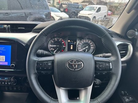 2025 Toyota Hilux HILUX 2.8 SR5 DOUBLE CAB €49,000 thumbnail