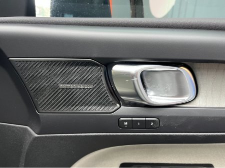 2022 Volvo XC40 2022 VOLVO XC40 RECHARGE PLUG-IN HYBRID T5 INS 1.5 AUTOMATIC / CRUISE CONTROL / 360° PARKING CAMERA / ELECTRIC MEMORY HEATED FRONT & REAR SEATS / PANORAMIC SUNROOF €36,950 thumbnail