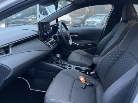 2025 Toyota Corolla COROLLA H/B LUNA €30,950 thumbnail