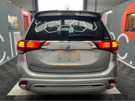 2018 Mitsubishi Outlander - thumbnail 3