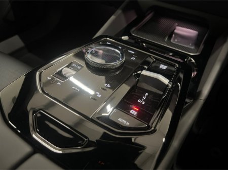 2026 BMW 5 Series 530e M Sport- IMMEDIATE DELIVERY thumbnail