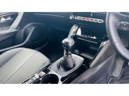 2023 Peugeot 2008 - thumbnail 8