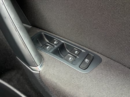 2015 Volkswagen Golf - thumbnail 14