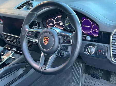 2022 Porsche Cayenne Coupe 3.0 V6 e-hybrid €73,995 thumbnail