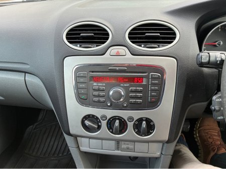 2011 Ford Focus - thumbnail 19