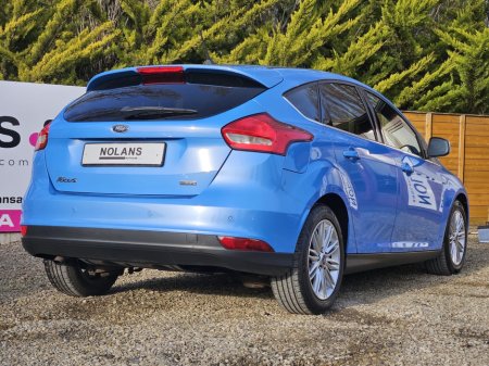 2017 Ford Focus - thumbnail 14