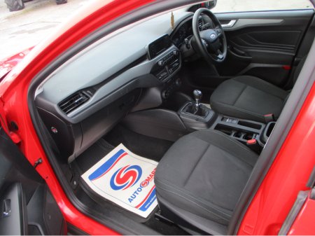 2019 Ford Focus - view 3